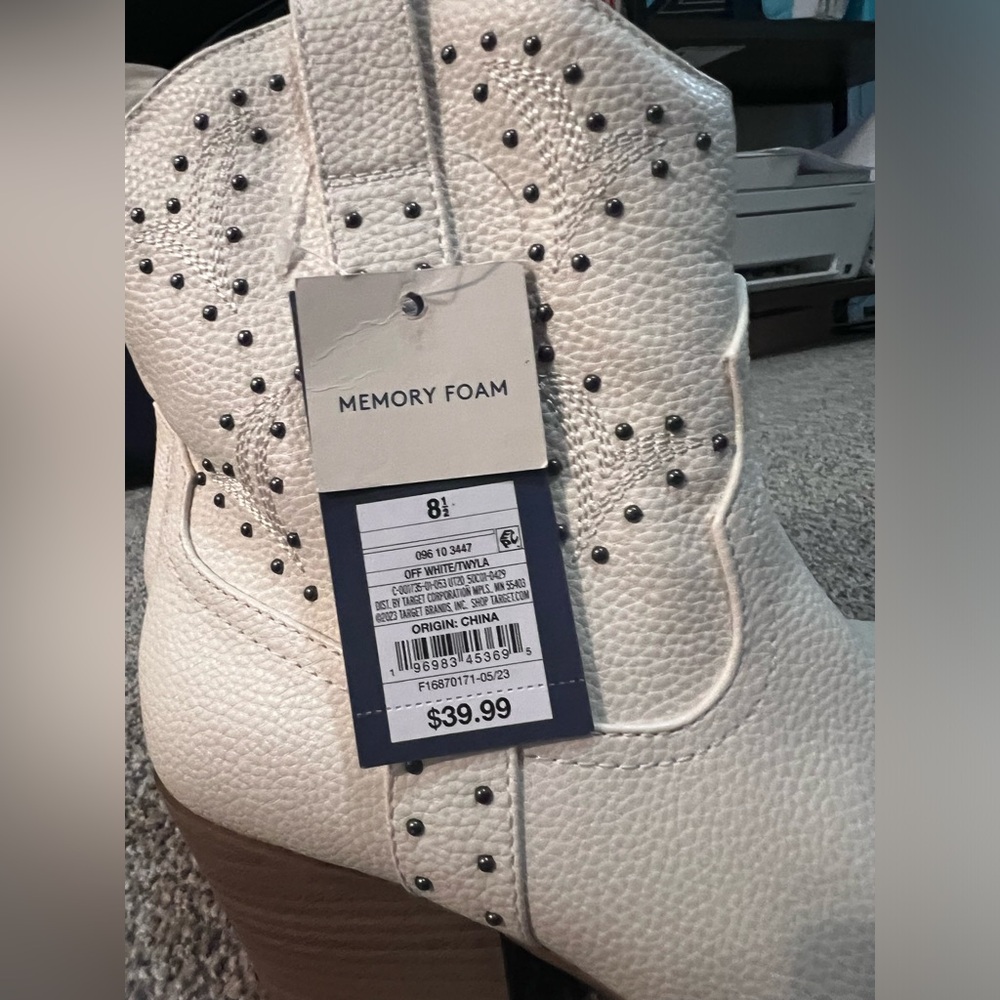 Universal Thread Boots - Picture 2 of 3